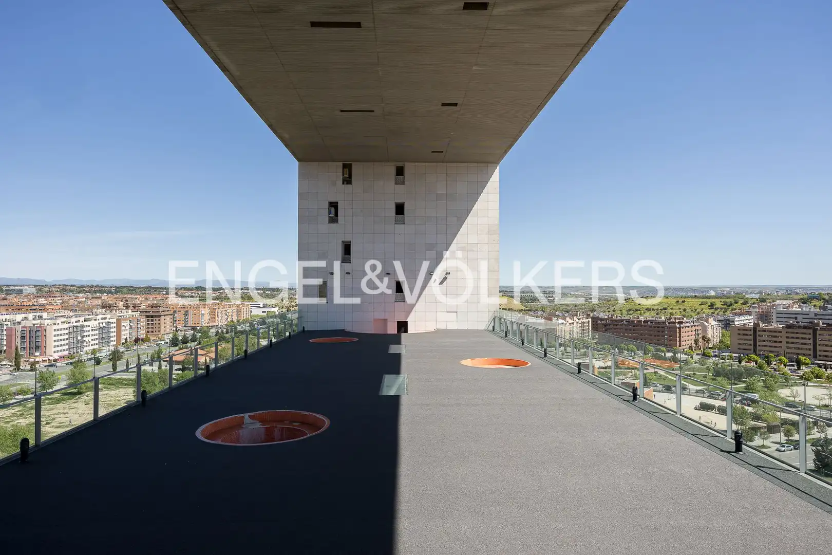 Terraza de Piso en venta en Madrid con Calefacción, Trastero y Piscina