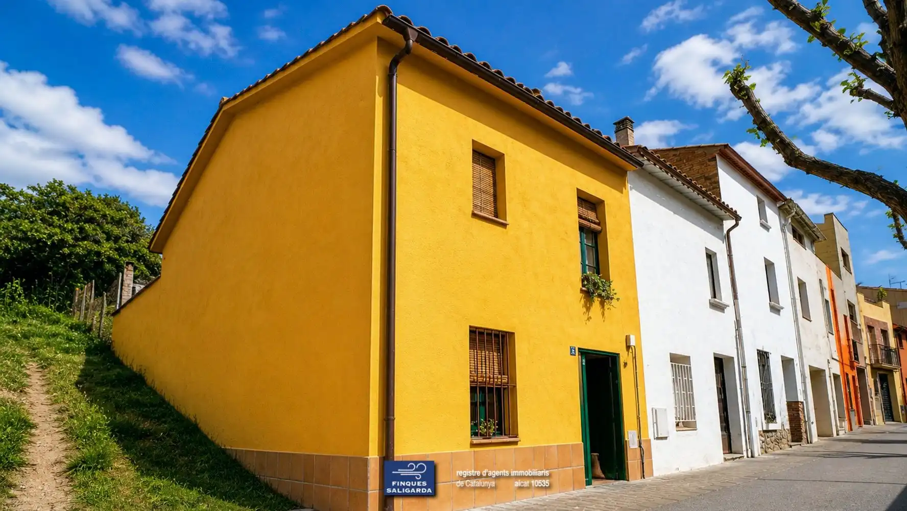 Vista exterior de Casa adosada en venda en La Garriga amb Calefacció i Traster