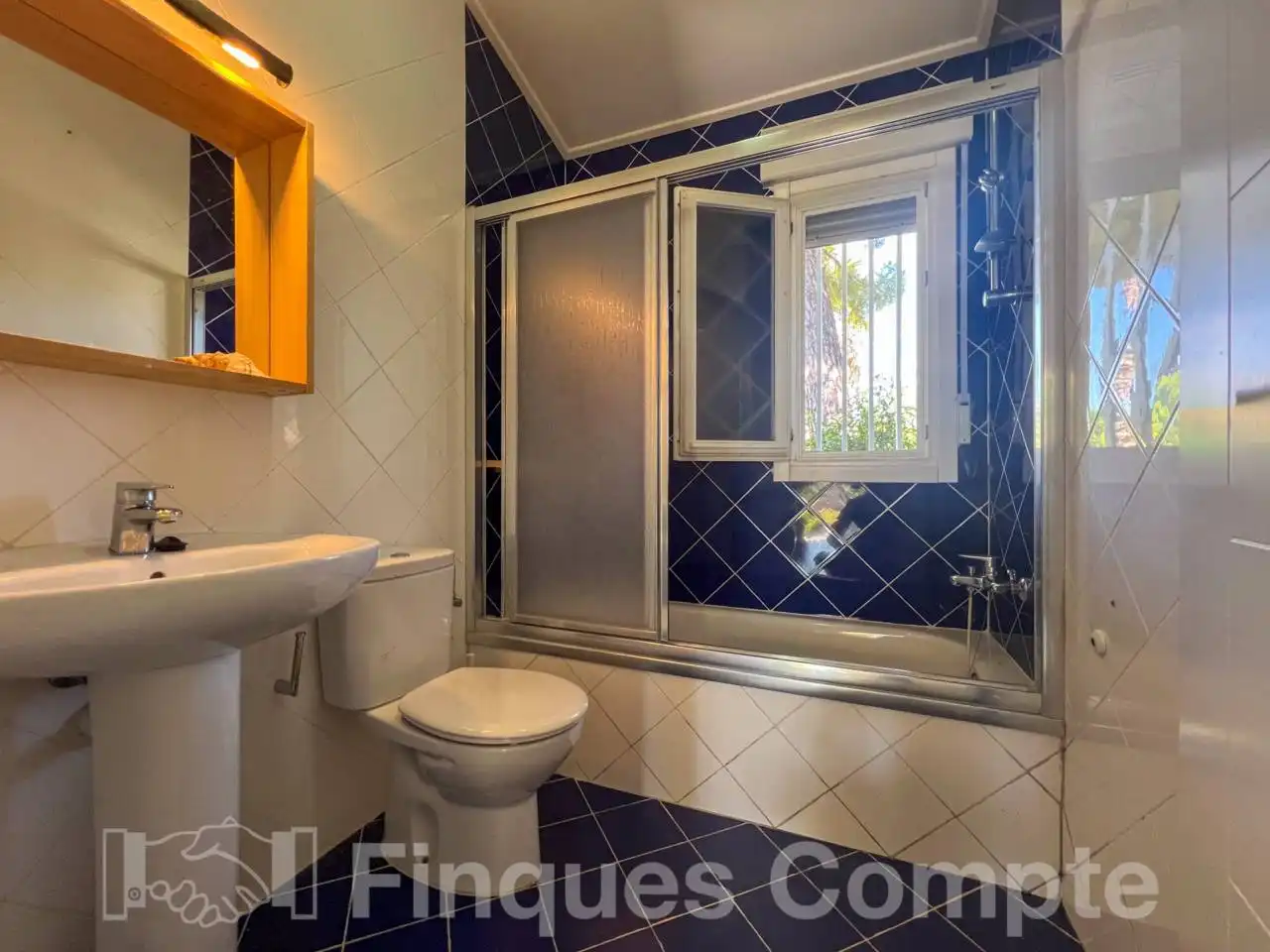 Detached house with garden for sale in Calle Camèlies, imagen 23
