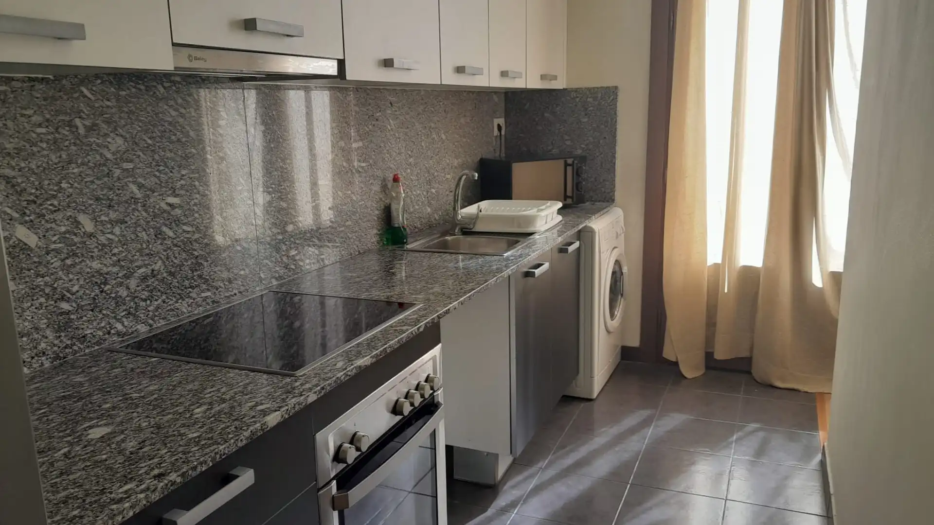 Cuina de Pis de lloguer en  Lleida Capital amb Aire condicionat, Moblat i Balcó