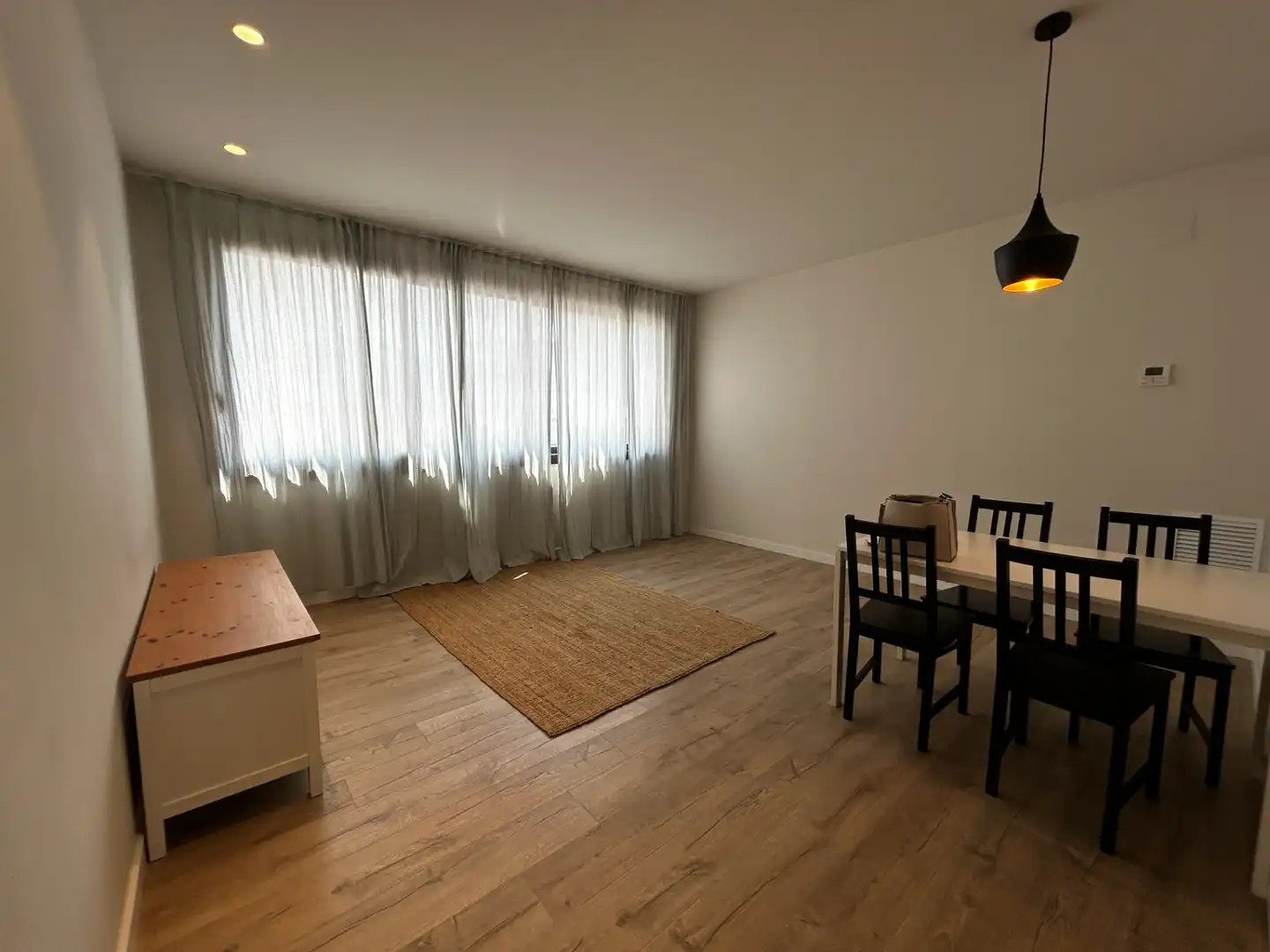 Sala d'estar de Pis de lloguer en Girona amb Aire condicionat, Calefacció i Parquet