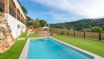 Piscina de Casa o xalet en venda en Santa Susanna amb Aire condicionat, Calefacció i Terrassa