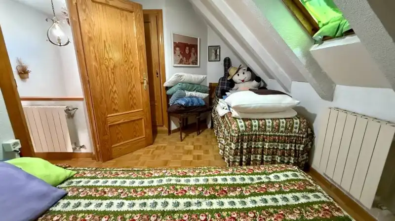 Dormitori de Casa o xalet en venda en El Espinar amb Calefacció, Jardí privat i Parquet
