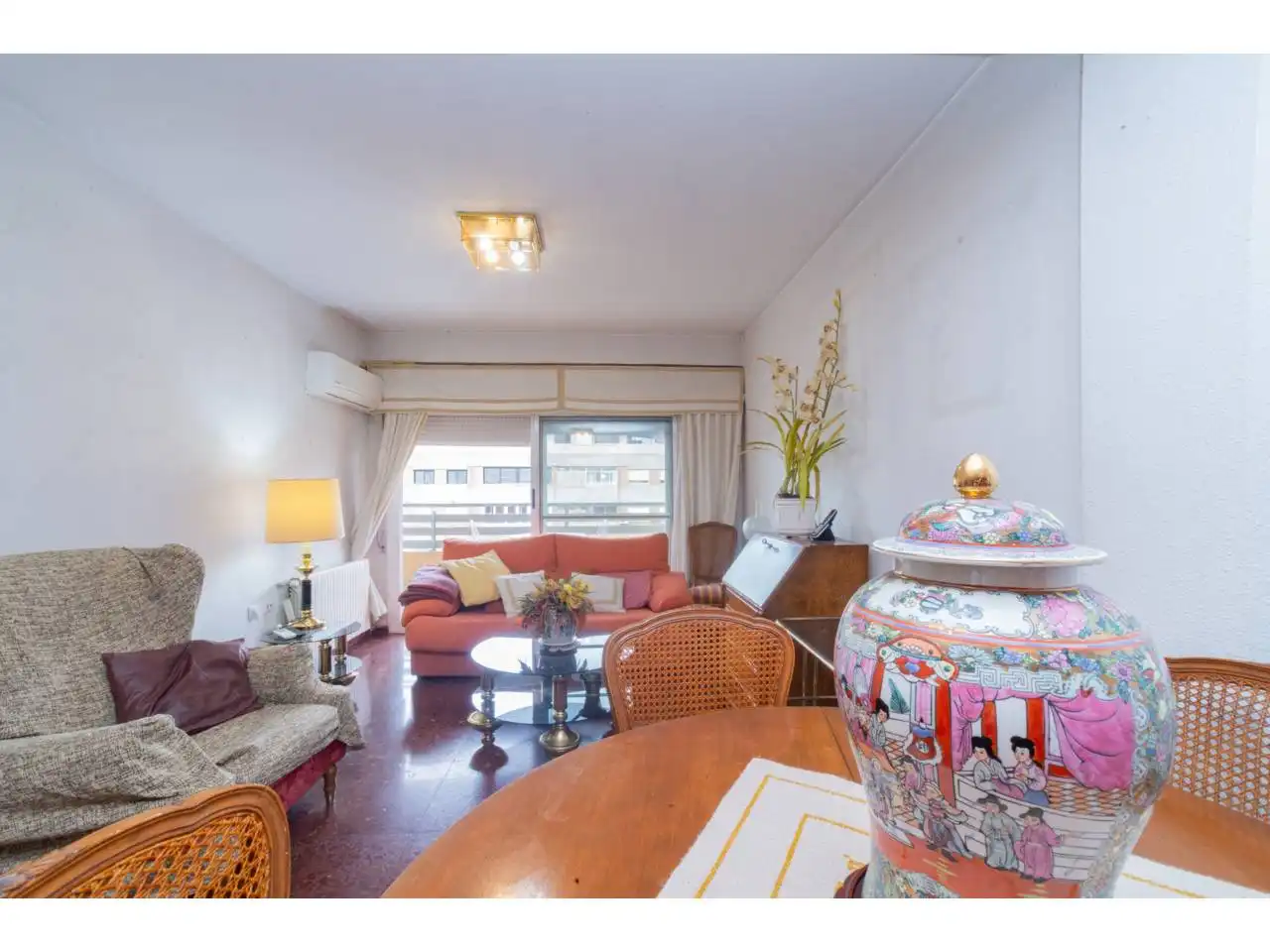 Living room of Flat for sale in Valencia  with Air Conditioner, Terrace and Furnished