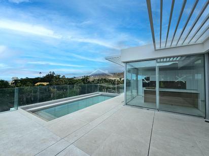 Terrassa de Casa o xalet en venda en Adeje amb Aire condicionat, Piscina i Balcó