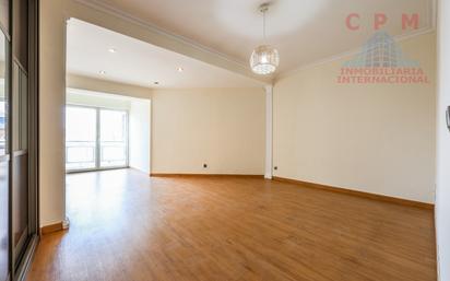 Living room of Flat to rent in  Madrid Capital  with Air Conditioner, Heating and Parquet flooring
