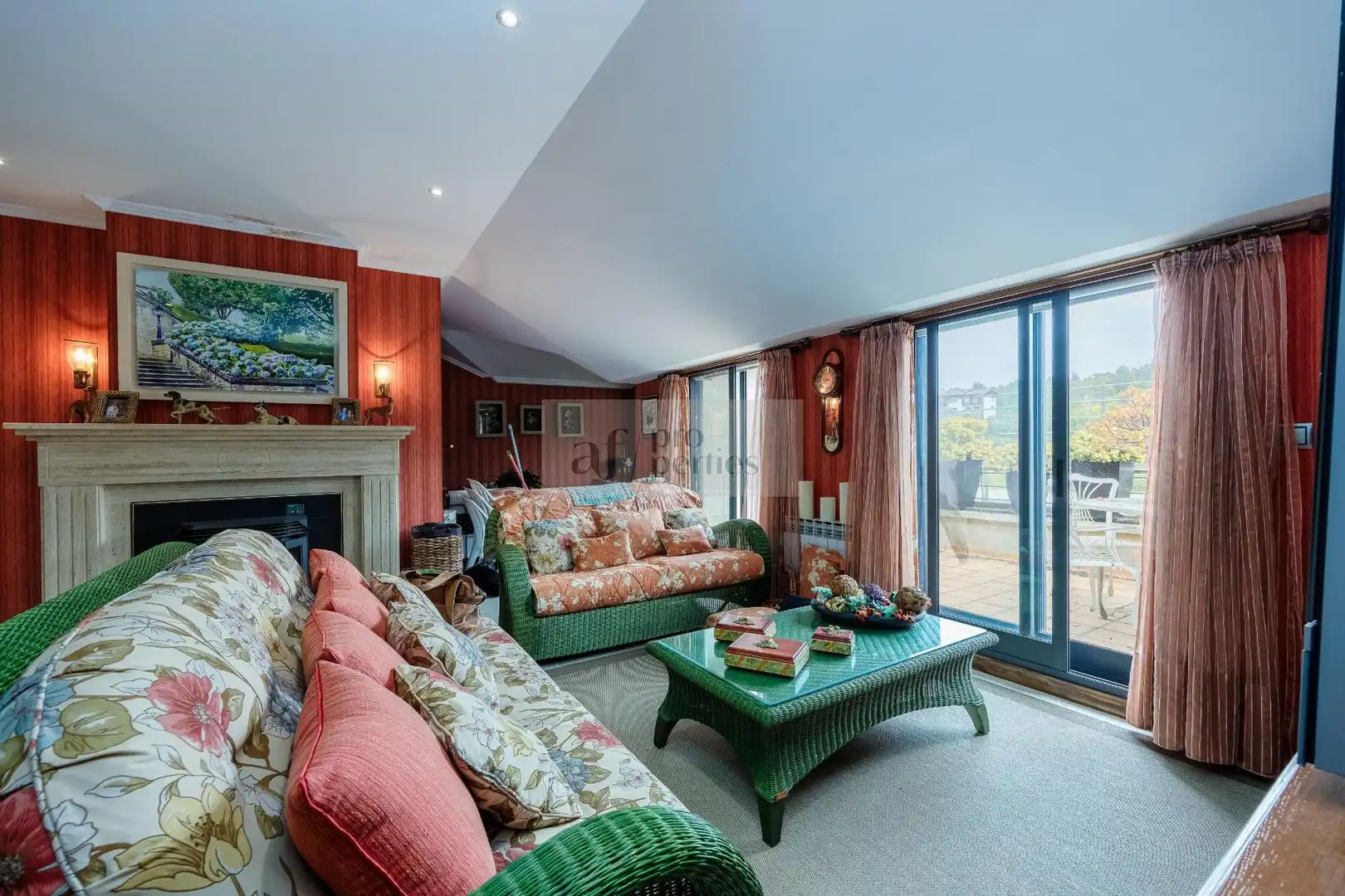 Sala d'estar de Àtic en venda en A Guarda   amb Calefacció, Terrassa i Moblat