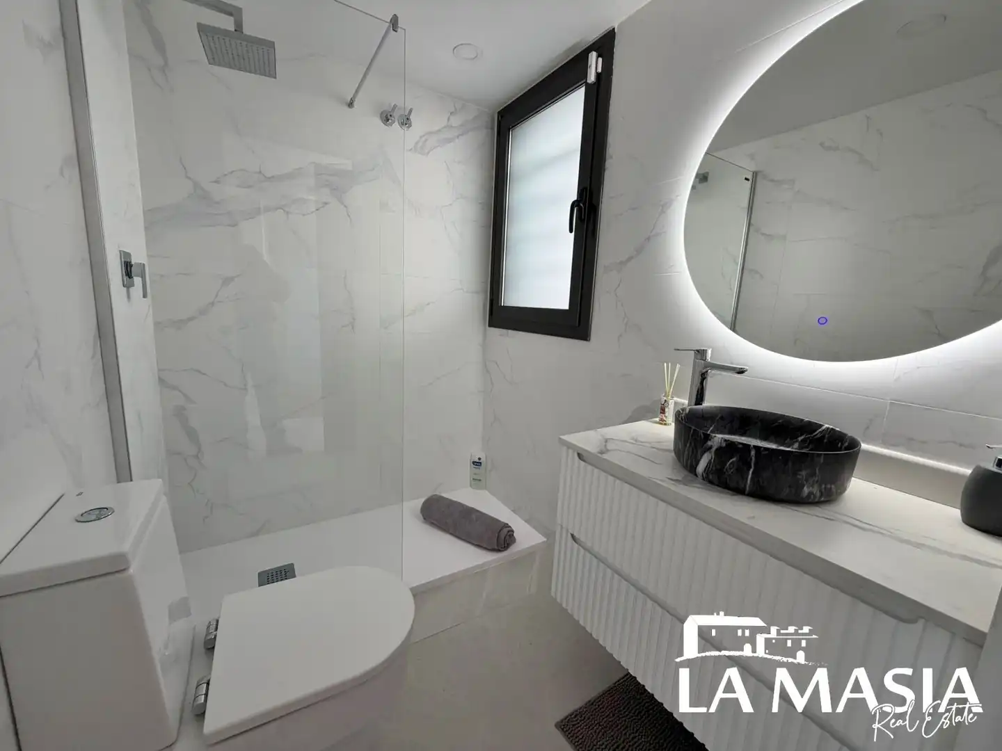 Baño de Casa o chalet en venta en Canyelles con Aire acondicionado, Calefacción y Jardín privado