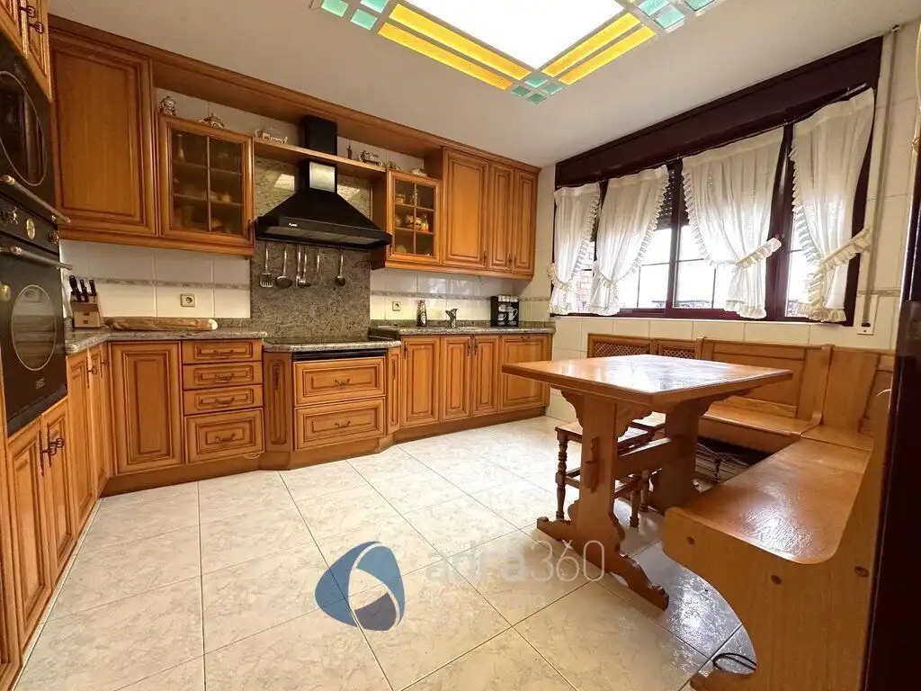 Cocina de Casa o chalet en venta en  Logroño con Aire acondicionado, Calefacción y Jardín privado