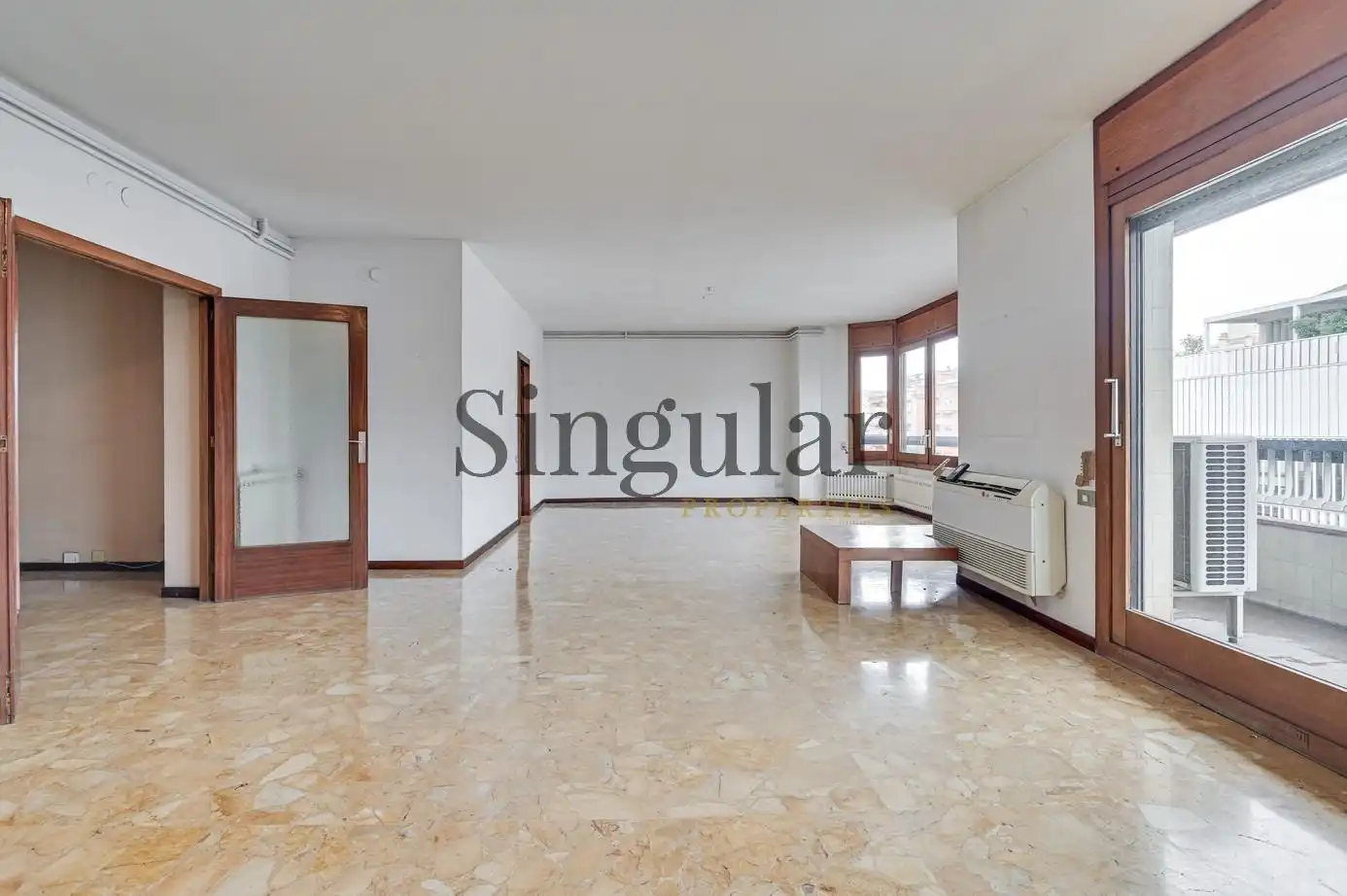 Sala de estar de Ático en venta en Barcelona con Calefacción, Terraza y Piscina