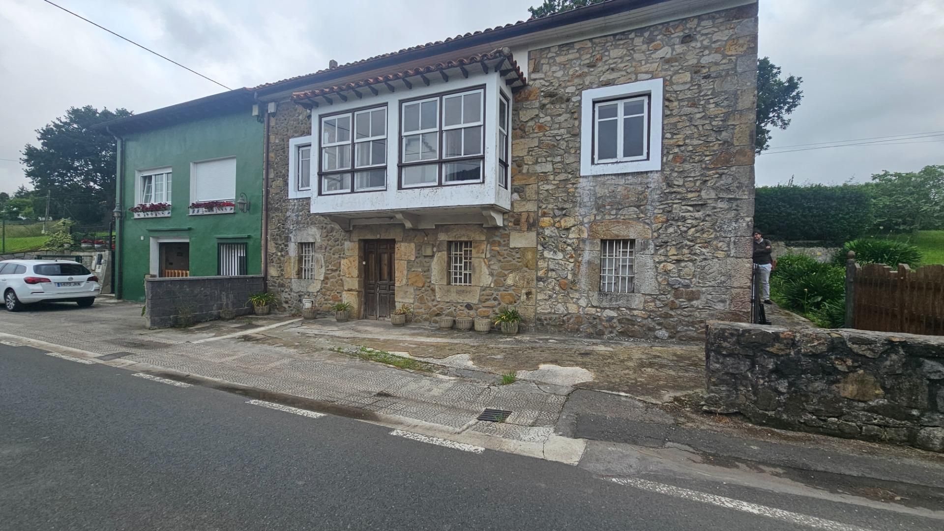 Exterior view of House or chalet for sale in Medio Cudeyo  with Private garden, Terrace and Storage room