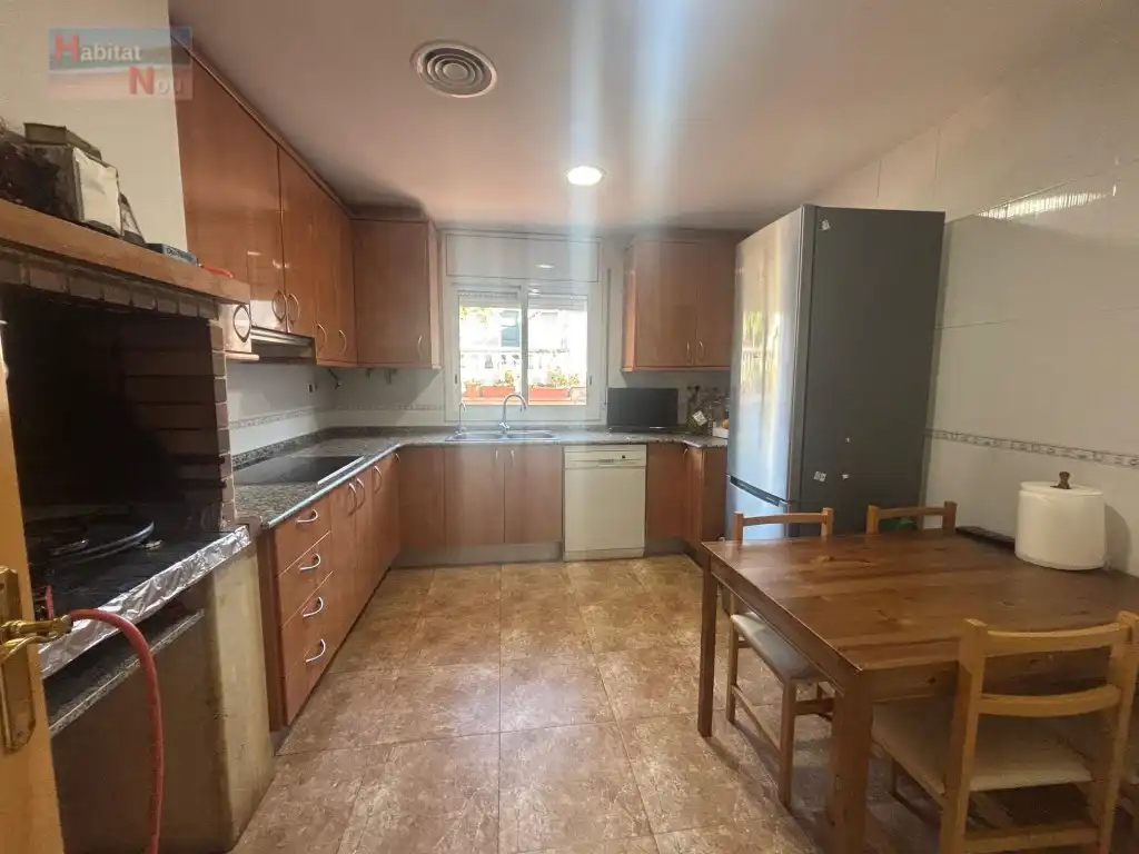 Cocina de Casa o chalet en venta en La Bisbal del Penedès con Horno y Microondas