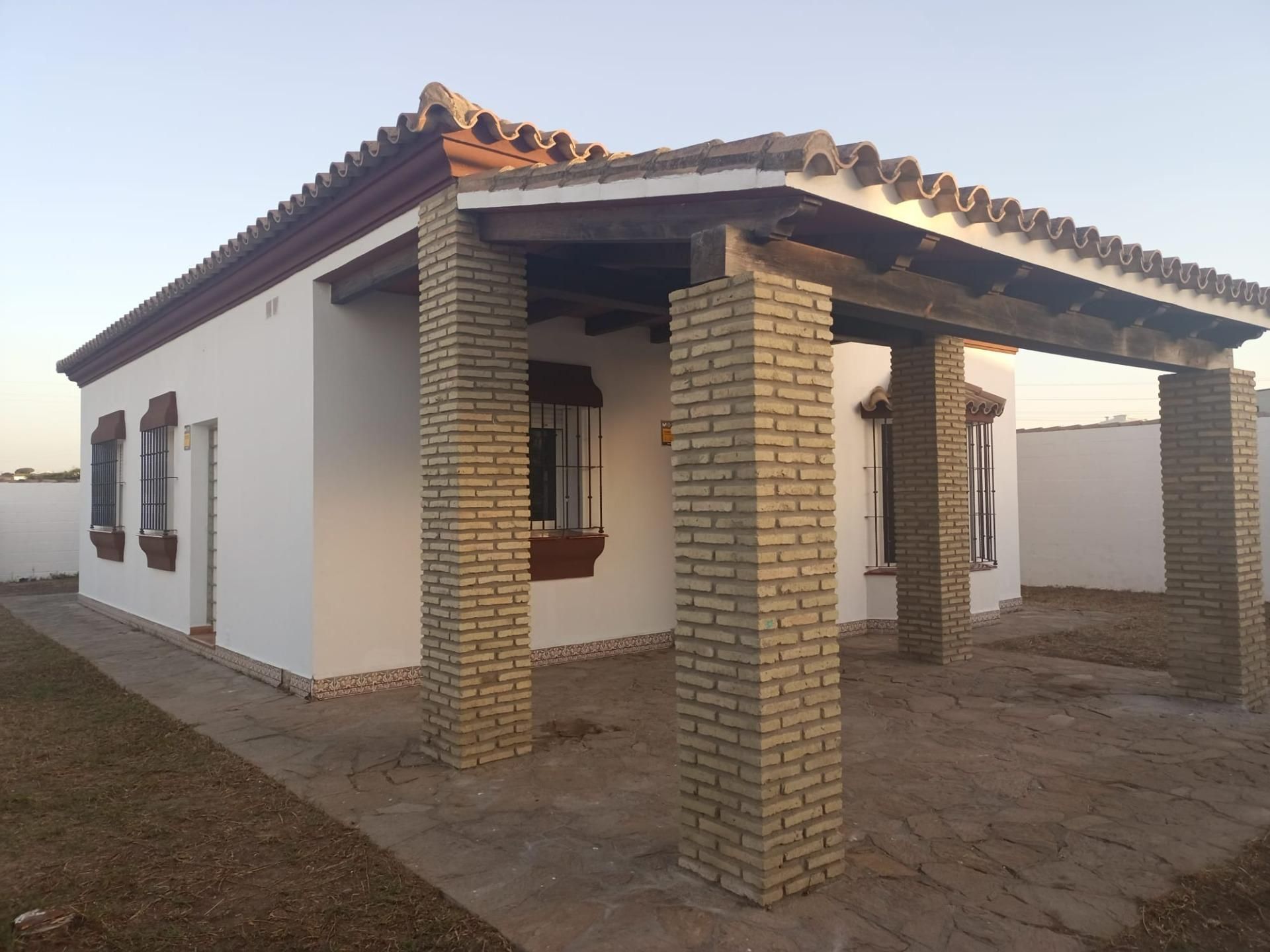 Vista exterior de Casa o xalet en venda en Chiclana de la Frontera