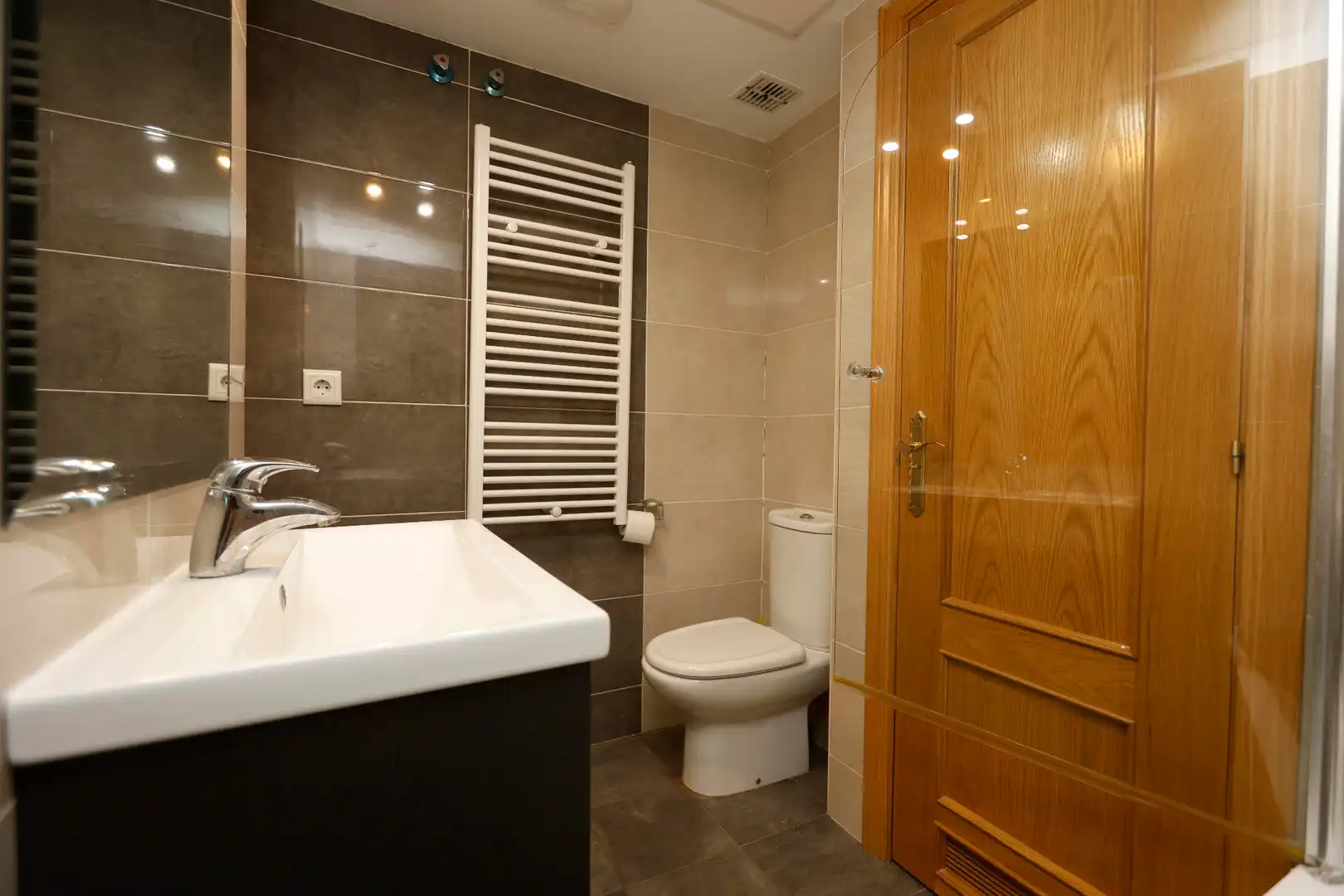 Baño de Apartamento en venta en Zaragoza con Aire acondicionado, Calefacción y Horno