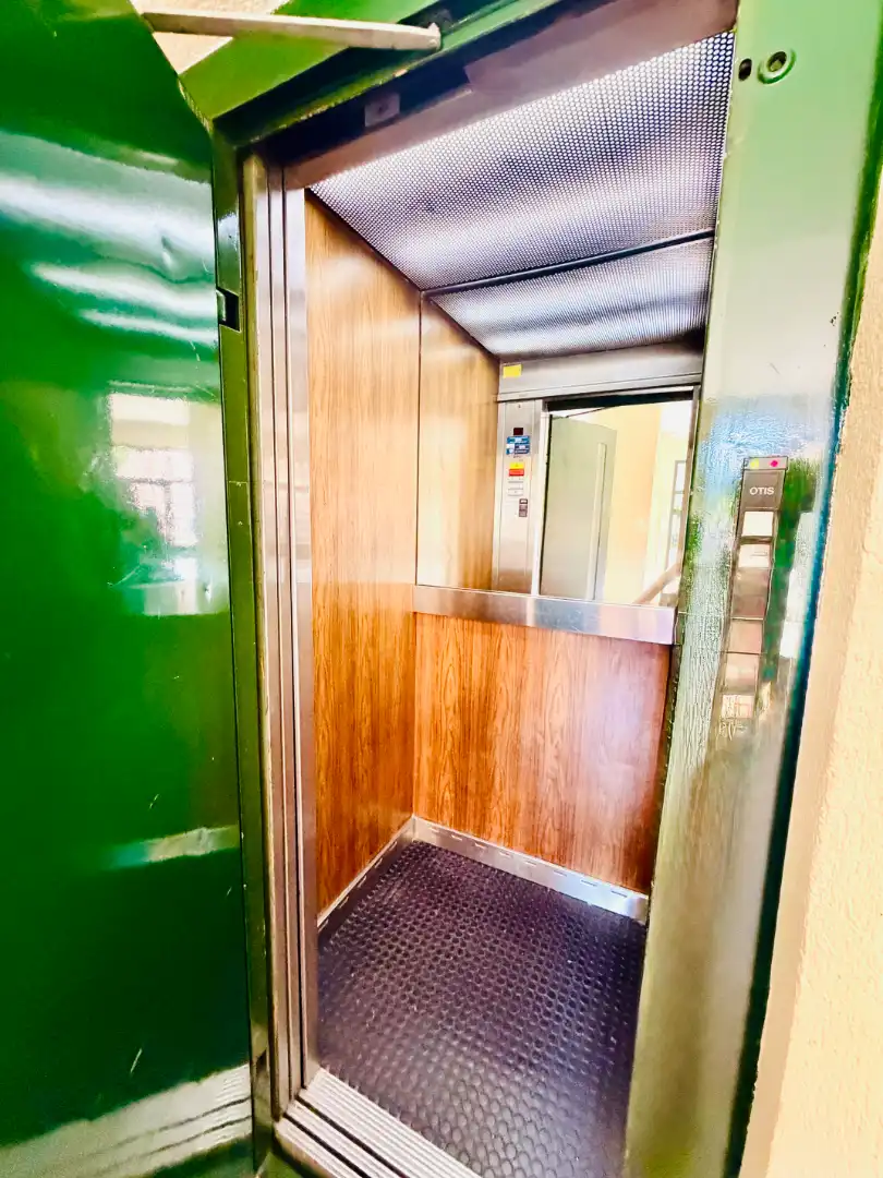 Flat for sale in Sevilla  with Air Conditioner and Terrace