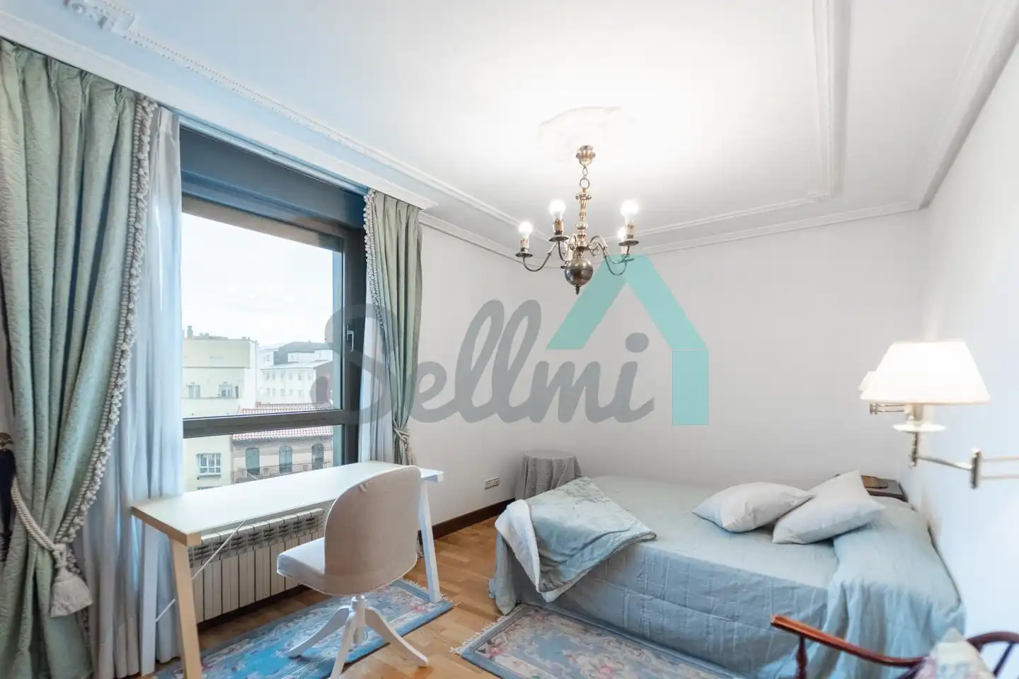 Schlafzimmer von Wohnung zur Miete in Oviedo  mit Heizung, Parkett und Möbliert