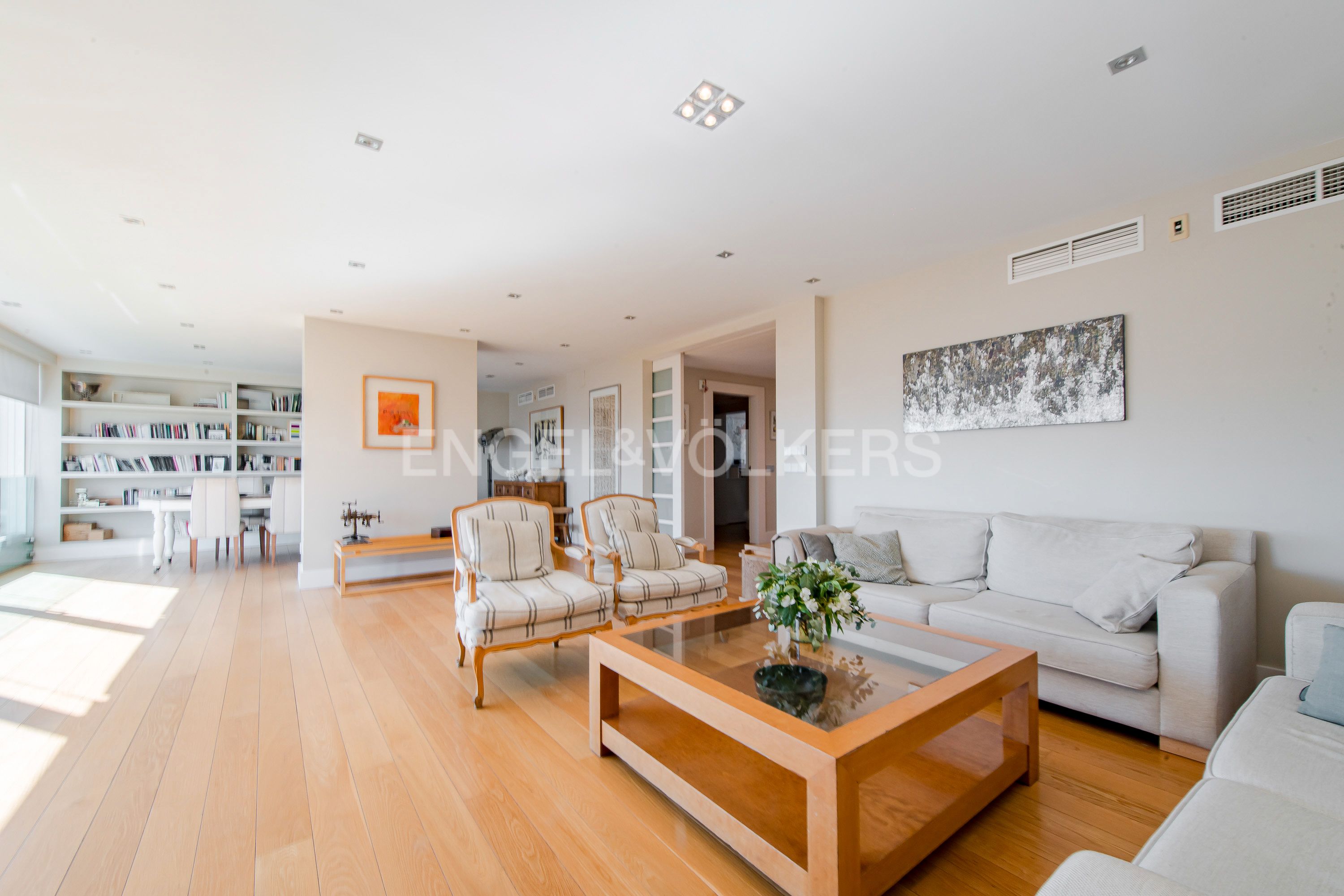 Living room of Apartment for sale in  Madrid Capital  with Air Conditioner, Heating and Private garden