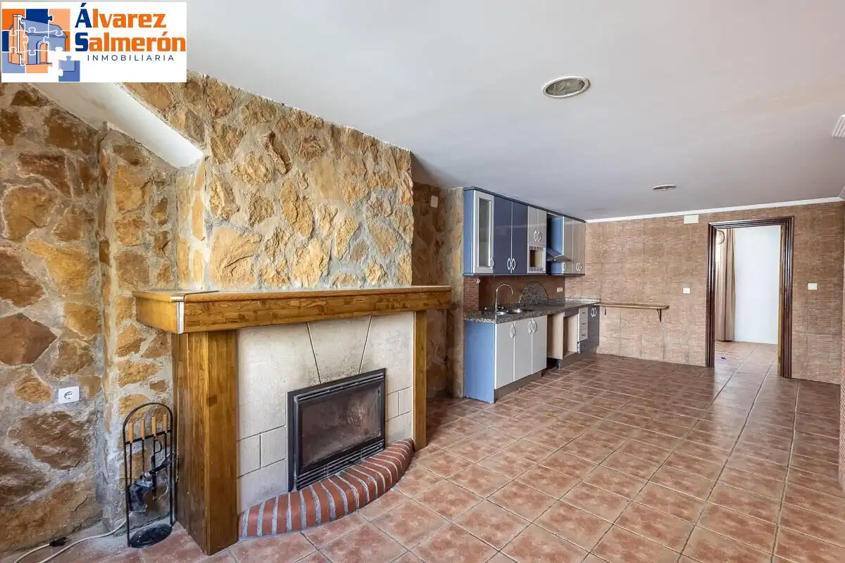 Casa adosada en venta en Huétor Vega con Terraza