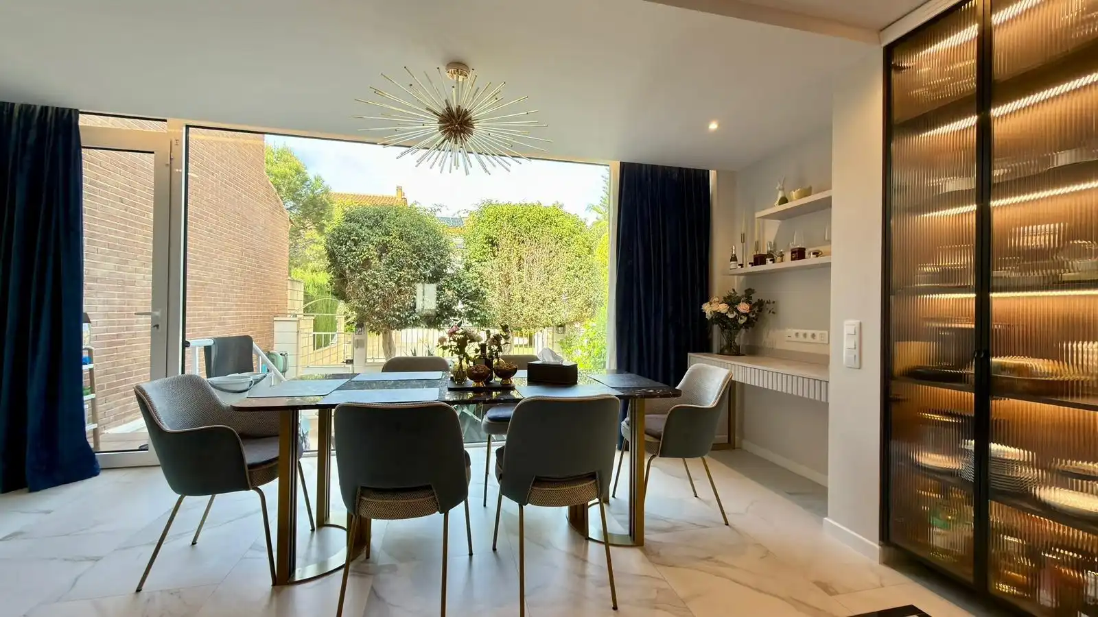 Comedor de Casa o chalet en venta en Alicante / Alacant con Aire acondicionado, Calefacción y Jardín privado