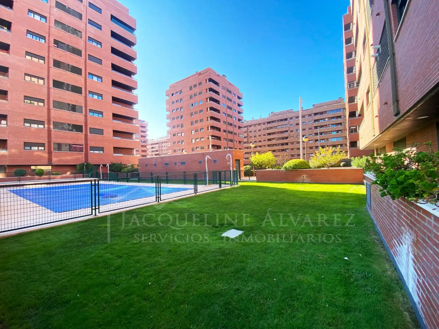 Piscina de Pis en venda en Seseña amb Aire condicionat, Jardí privat i Terrassa