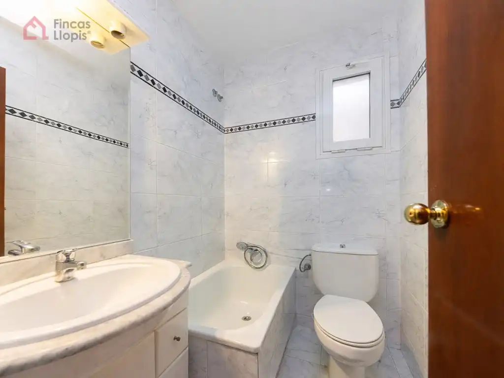 Badezimmer von Wohnung zum Verkauf in L'Hospitalet de Llobregat mit Terrasse und Balkon