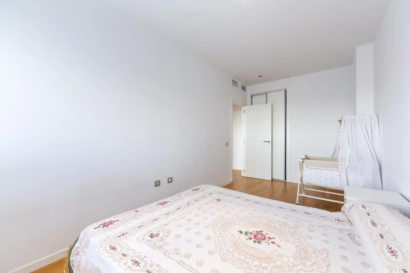 Habitación de Planta baja en venta en Almería con Aire acondicionado, Terraza y Trastero