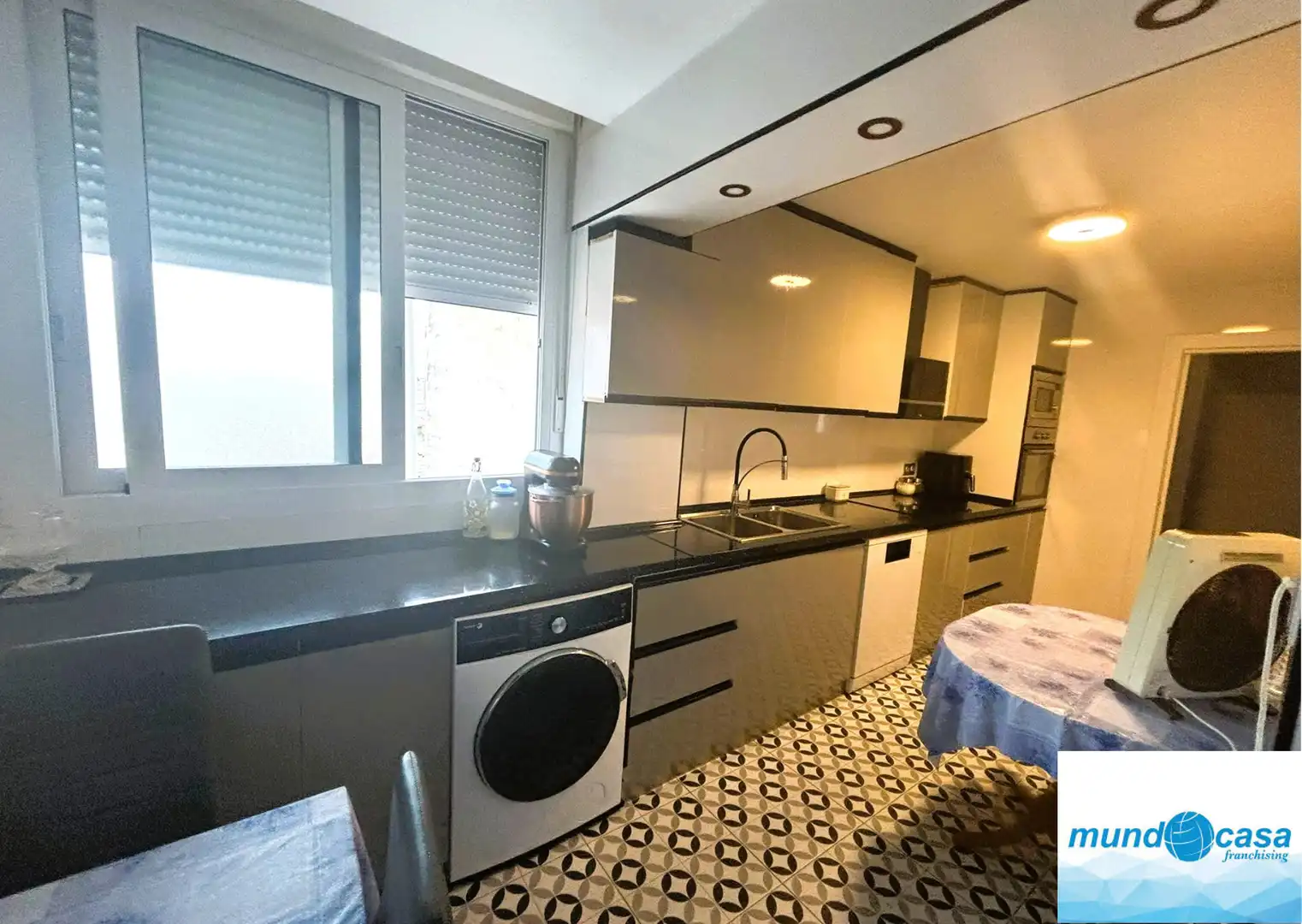 Küche von Wohnung zum Verkauf in Pina de Ebro mit Parkett, Ofen und Waschmaschine
