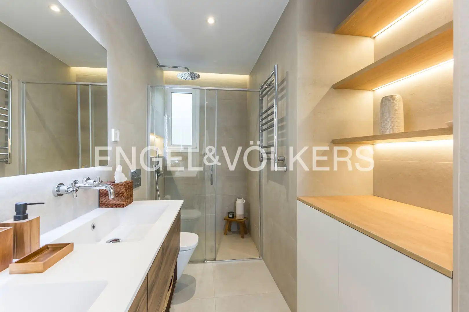 Badezimmer von Wohnung zum Verkauf in Madrid mit Klimaanlage, Heizung und Terrasse