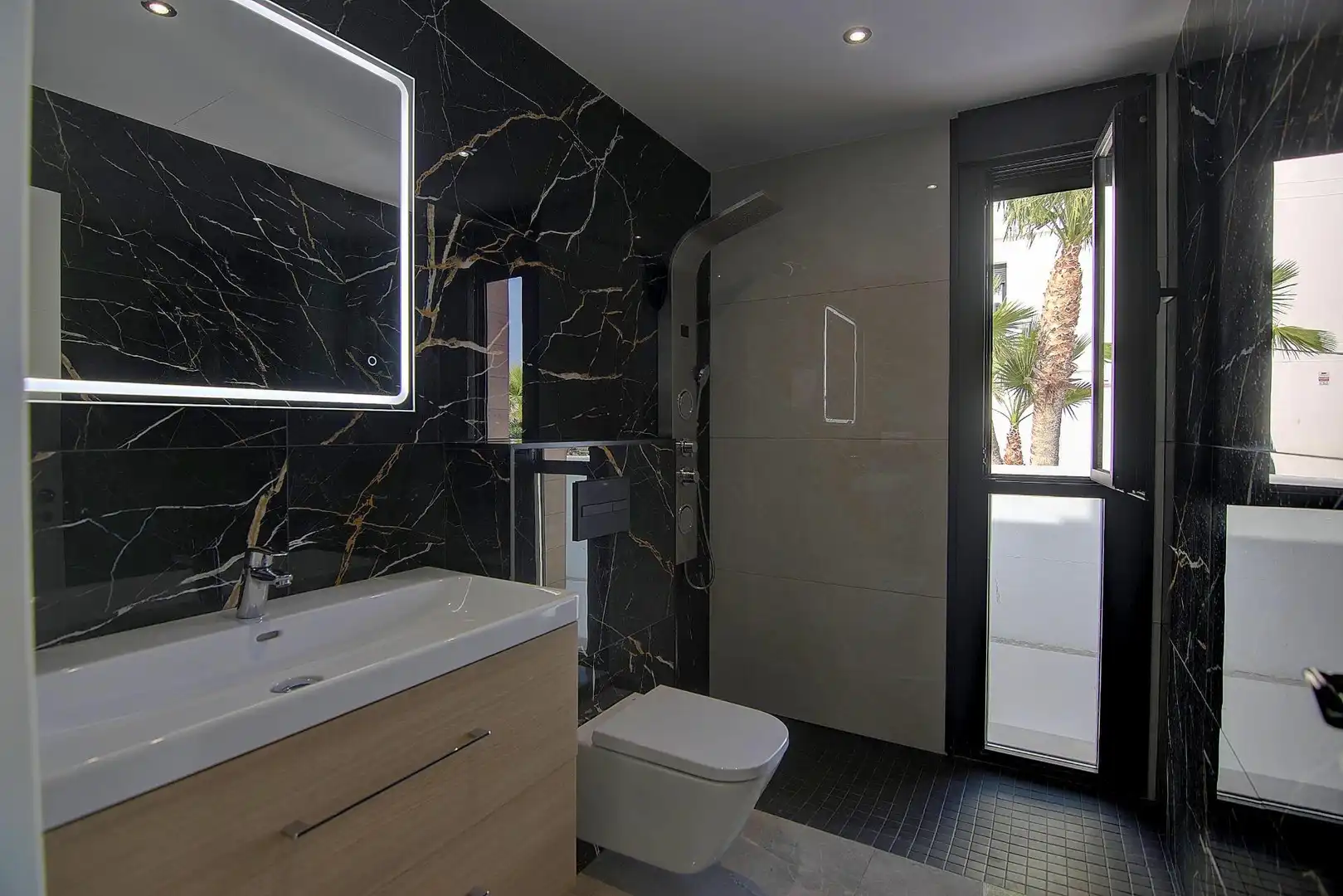 Villa con piscina in vendita a Golf Bahía, imagen 52
