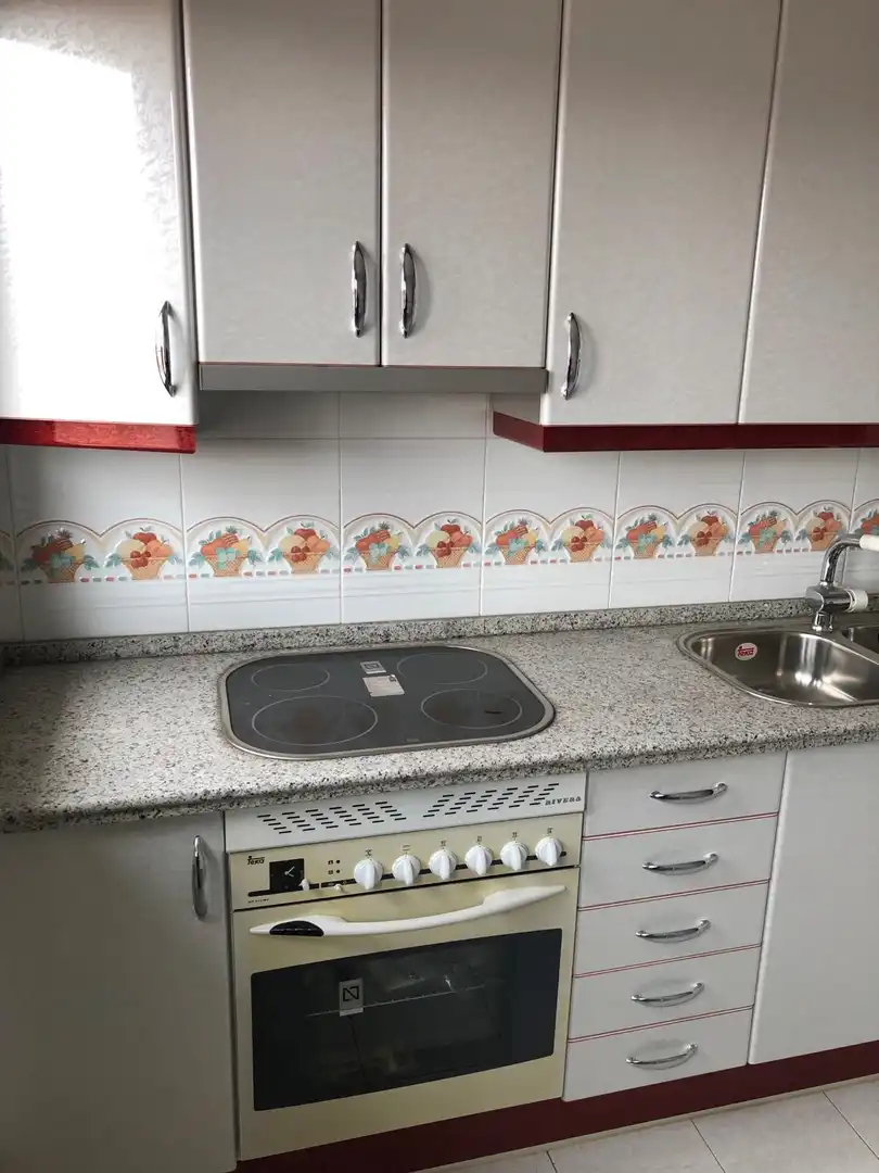 Cocina de Dúplex en venta en Arévalo con Parquet, Amueblado y Horno