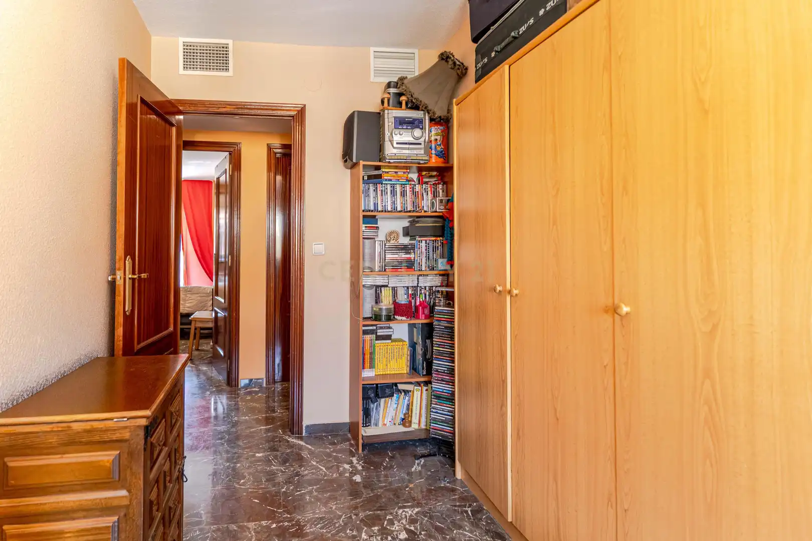 Flat for sale in Pulianas  with Air Conditioner and Washing machine