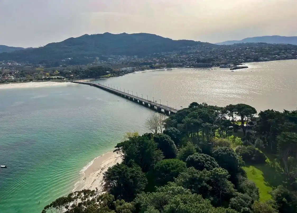 Vista exterior de Piso en venta en Vigo  con Calefacción, Jardín privado y Amueblado