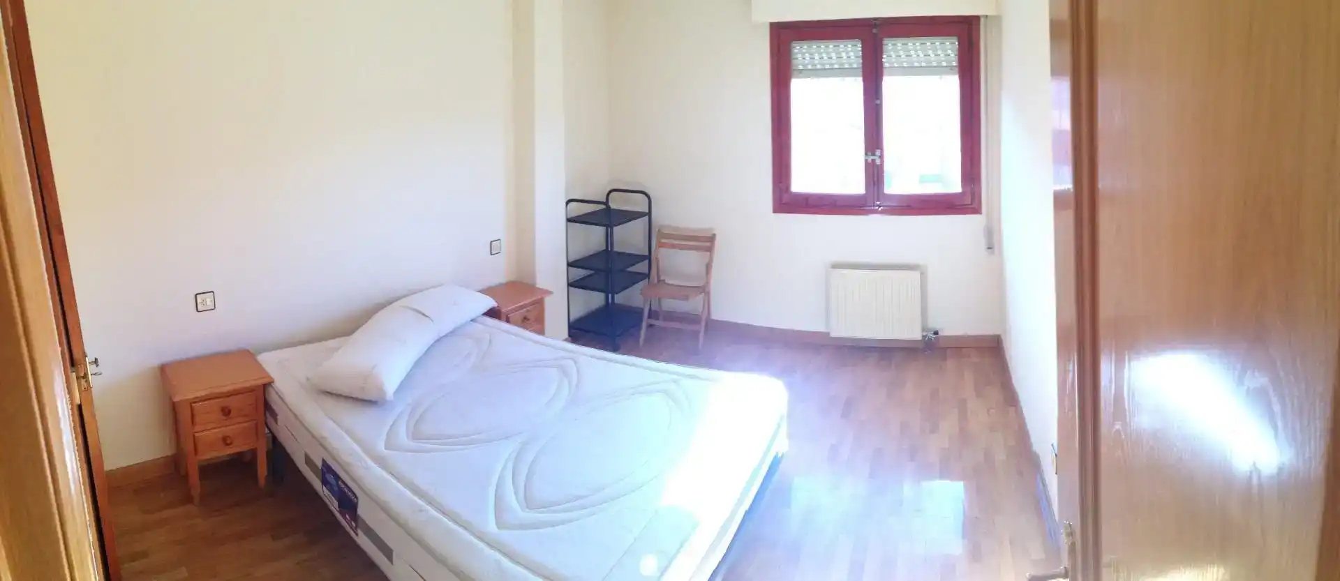 Dormitori de Pis en venda en Soria Capital  amb Parquet, Moblat i Forn