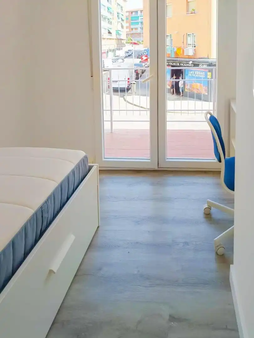 Habitación de Piso para compartir en Madrid con Aire acondicionado, Calefacción y Amueblado