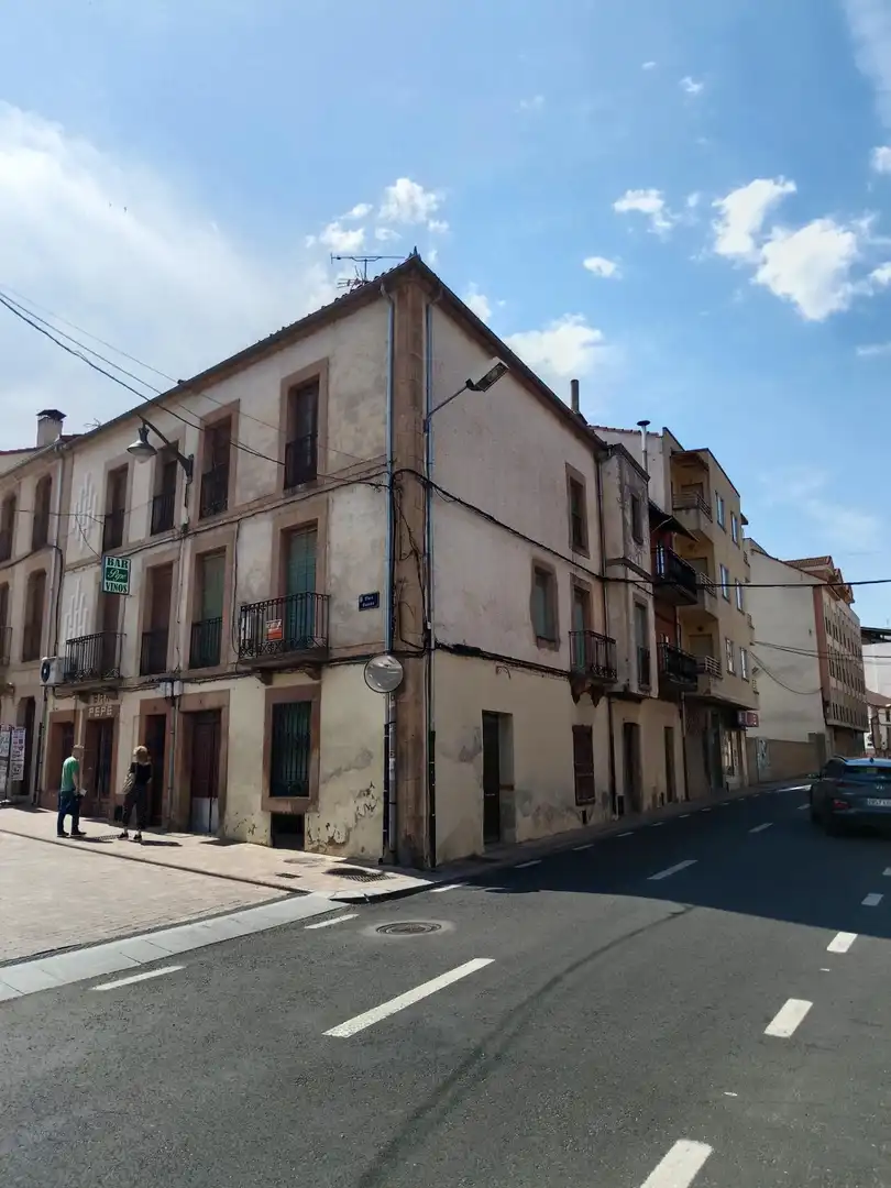 Vista exterior de Edificio en venta en Cantalejo