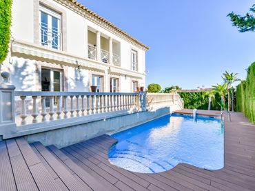 Chalet con piscina en venta en Golf Bahía