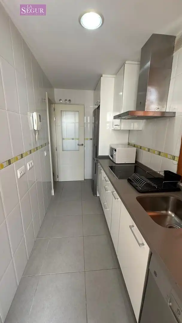 Cuina de Pis en venda en Conil de la Frontera amb Terrassa i Balcó