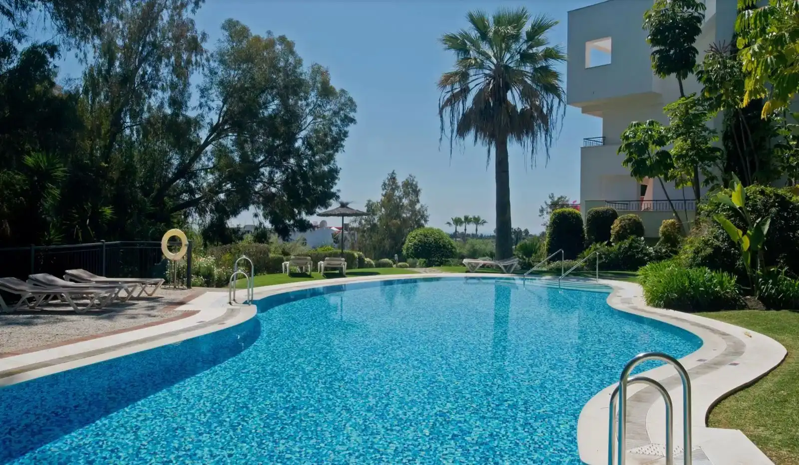Swimming pool of Flat for rent in Benahavís  with Air Conditioner, Storage room and Furnished