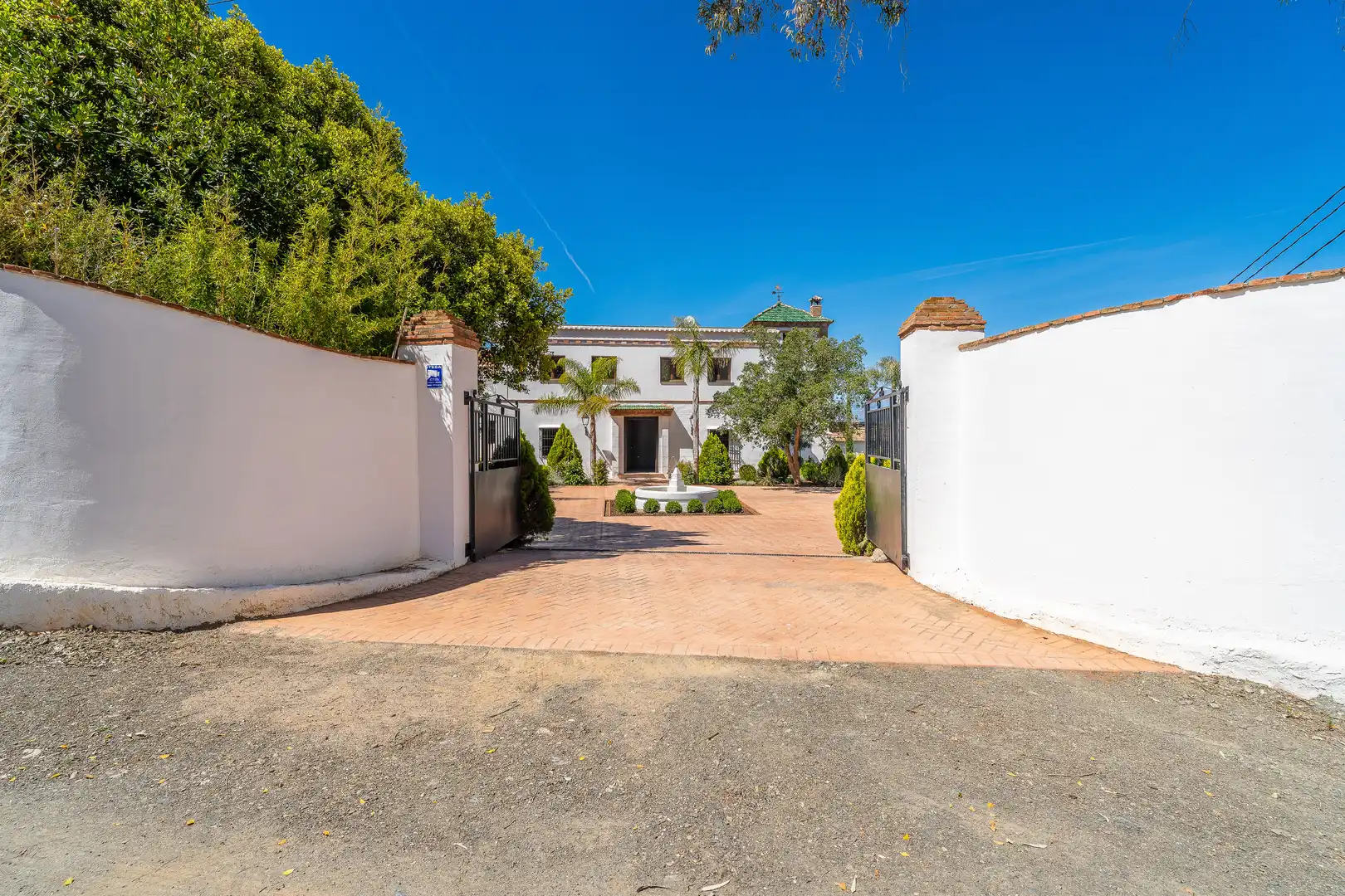 Vista exterior de Finca rústica en venda en Álora amb Aire condicionat, Calefacció i Jardí privat