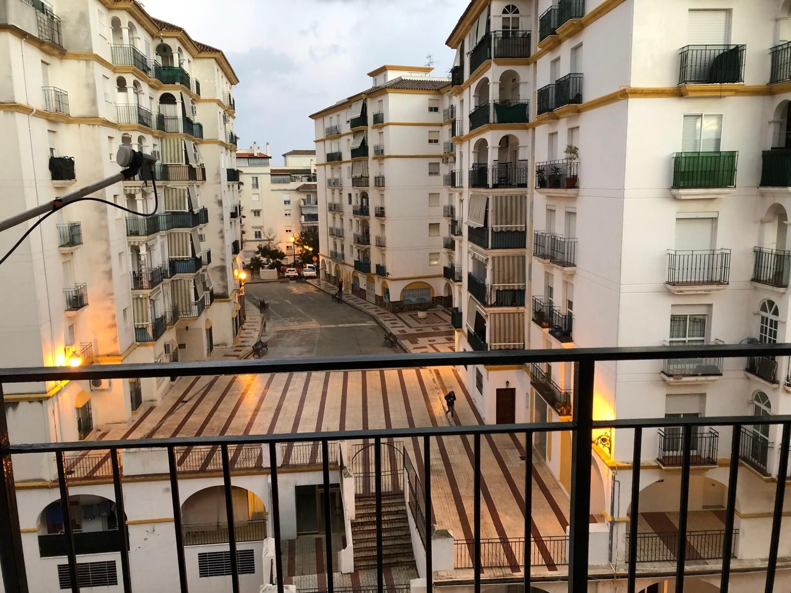 Vista exterior de Pis en venda en Estepona amb Aire condicionat, Calefacció i Terrassa
