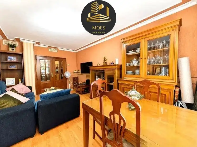 Sala d'estar de Pis en venda en Linares amb Aire condicionat, Calefacció i Parquet