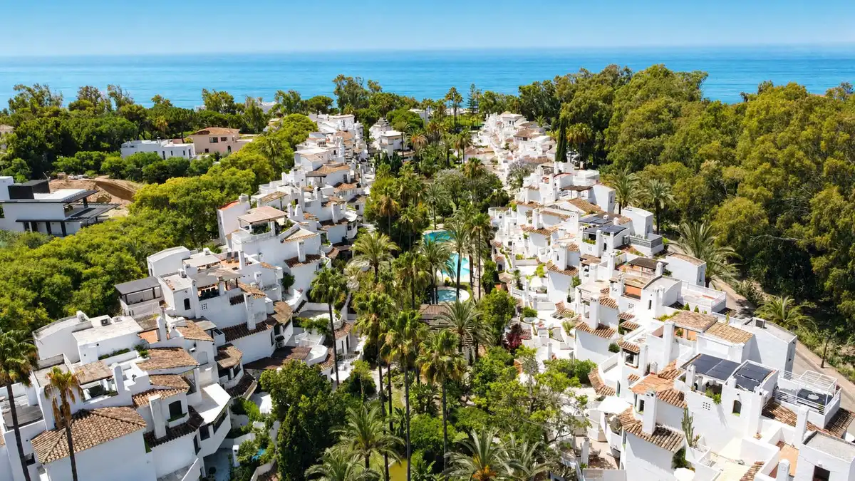Planta baja en venta en Elviria