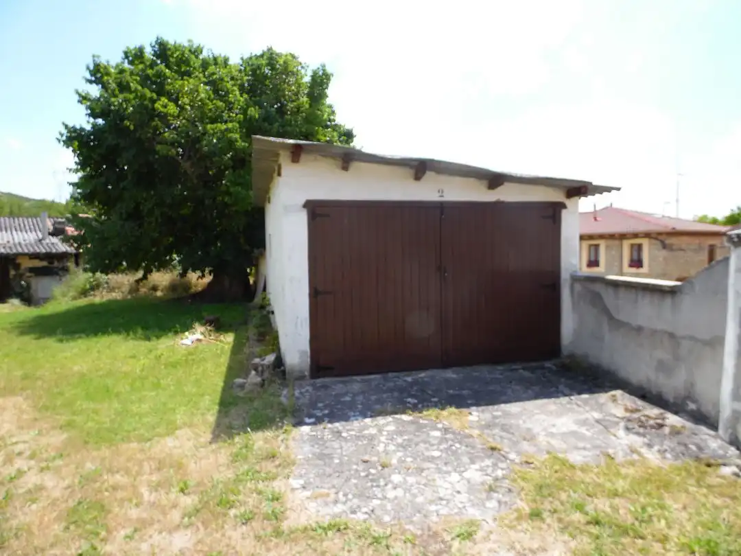 Exterior view of Houses for sale in Valle de Tobalina