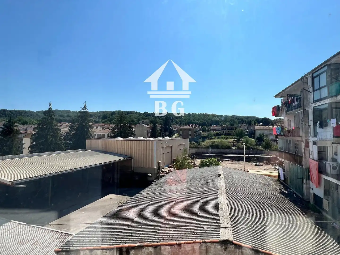 Vista exterior de Pis en venda en Olot amb Terrassa