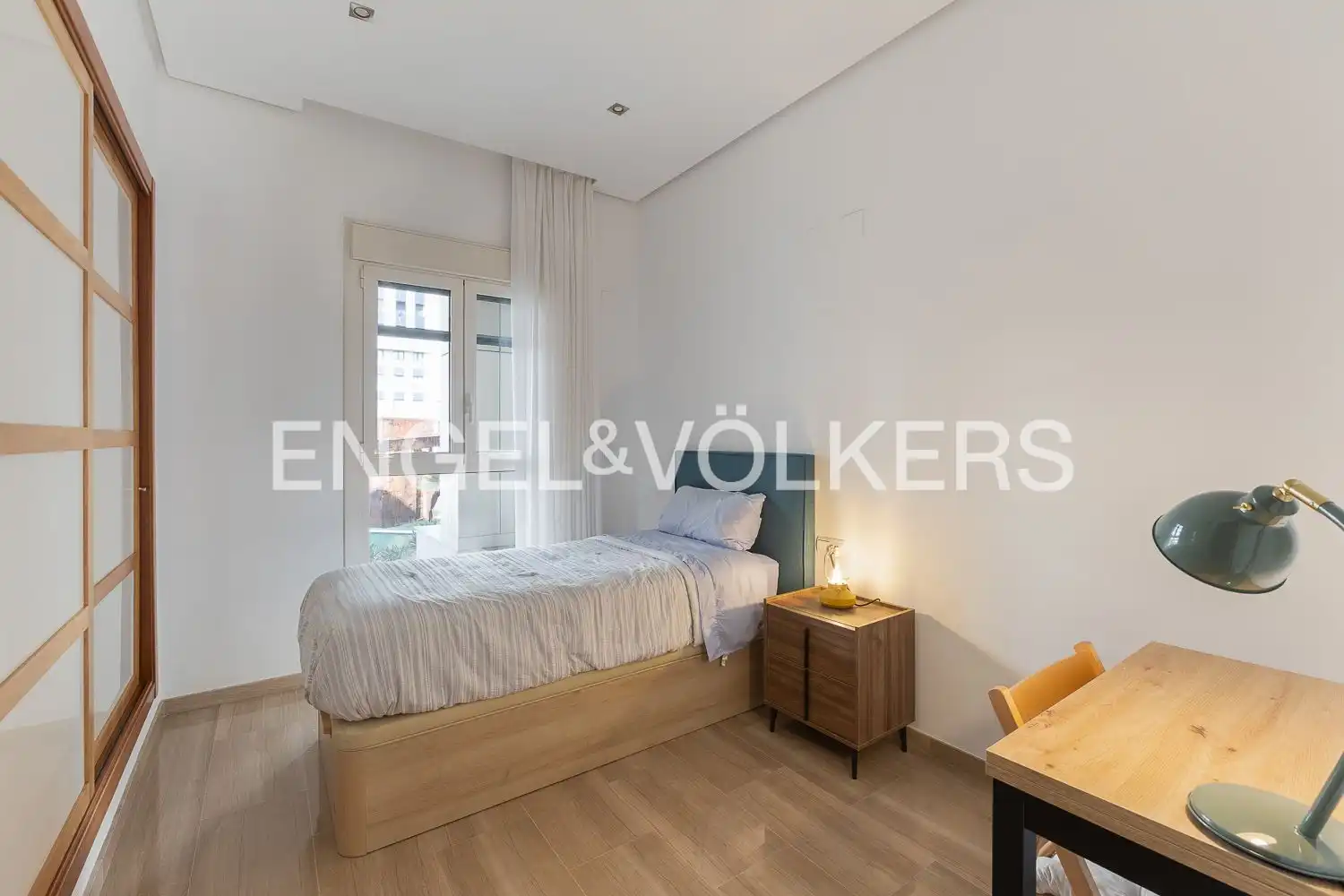 Habitación de Dúplex en venta en Valencia con Aire acondicionado, Calefacción y Jardín privado