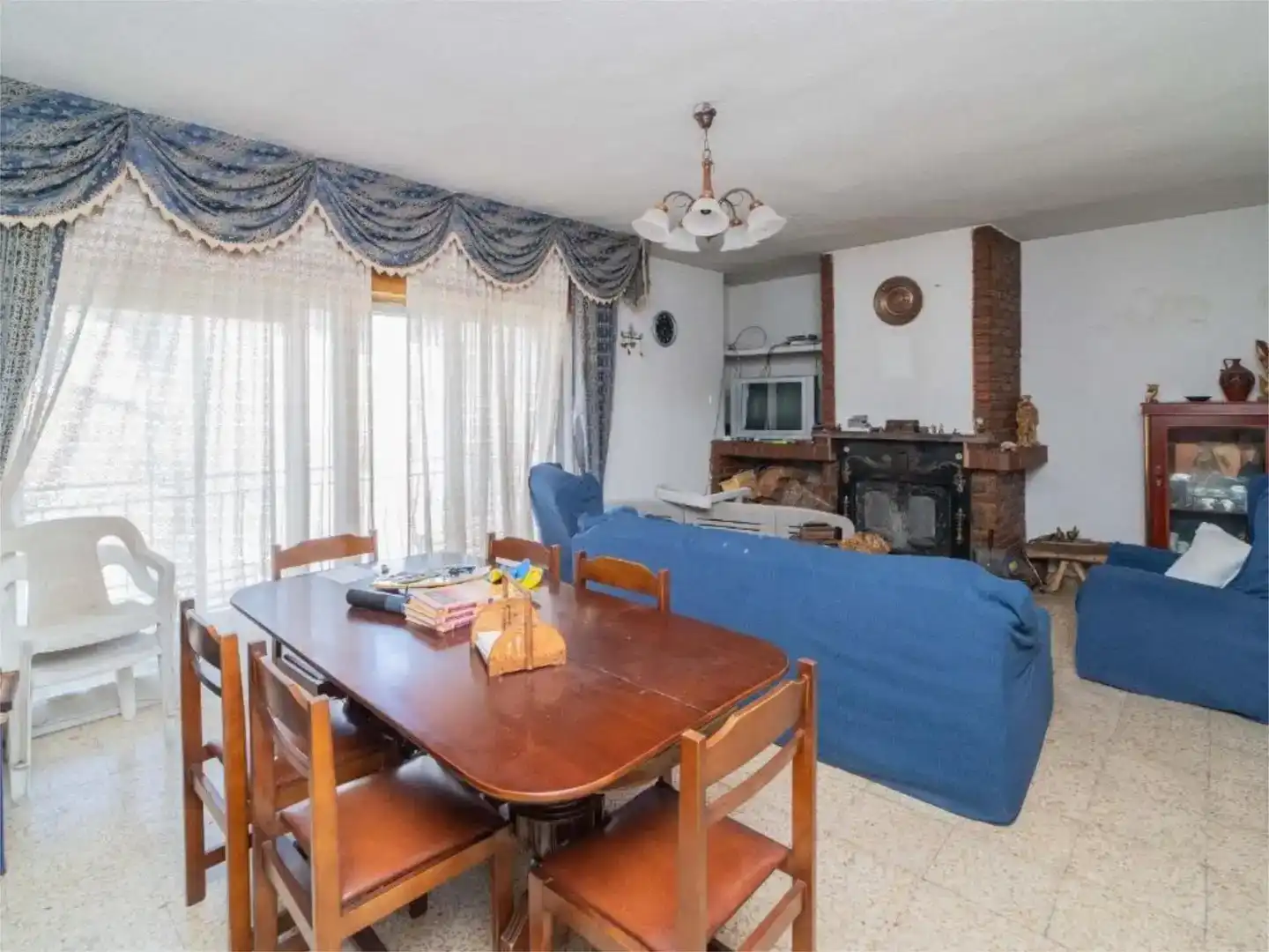 Sala d'estar de Finca rústica en venda en San Martín de Valdeiglesias amb Balcó