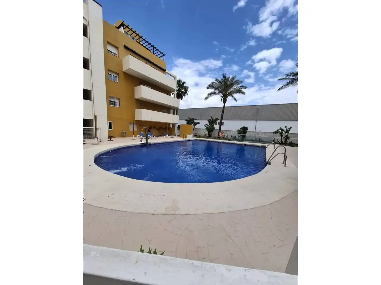 Piscina de Piso en venta en Roquetas de Mar con Aire acondicionado, Terraza y Piscina comunitaria