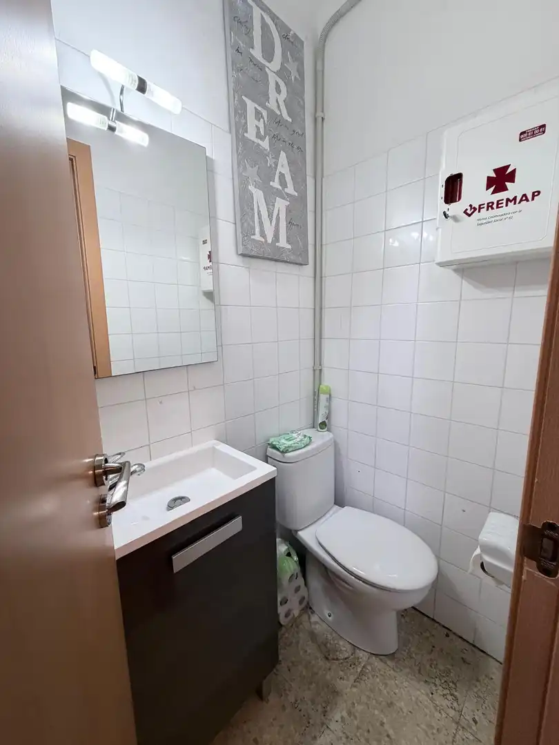 Local comercial en venda a Carrer de Huelva, imagen 3