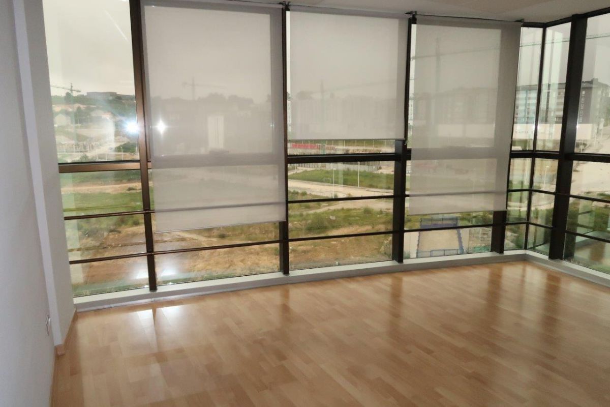 Dormitori de Oficina de lloguer en A Coruña Capital  amb Aire condicionat