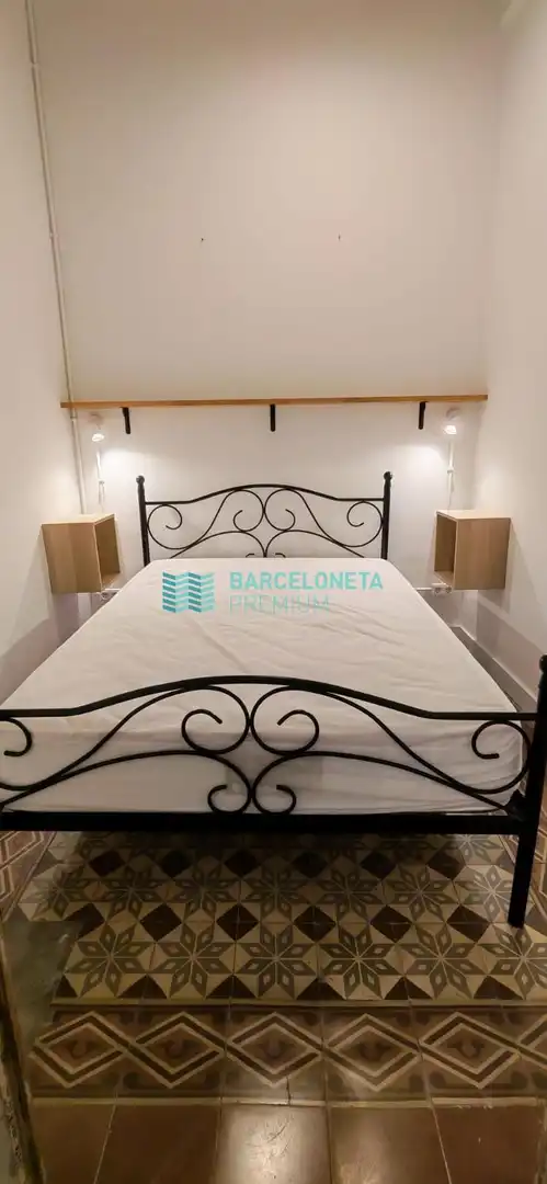 Dormitori de Pis de lloguer en Barcelona amb Aire condicionat i Moblat